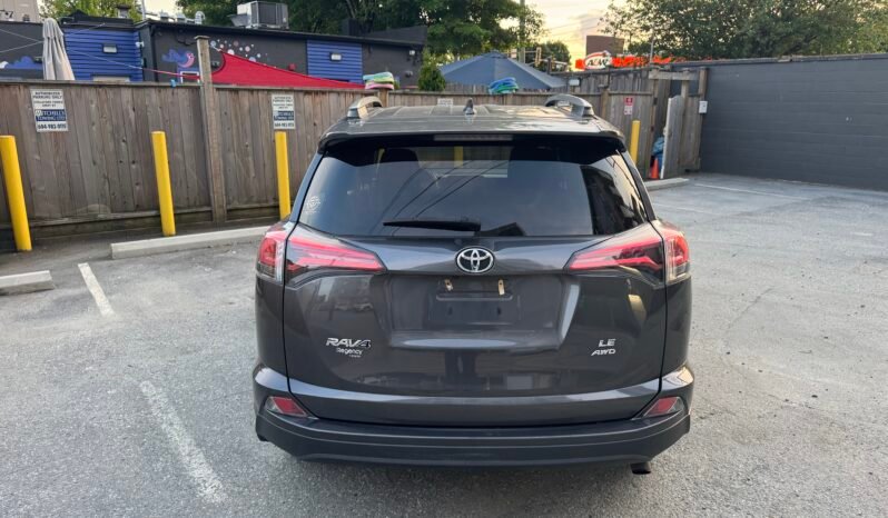 
								Toyota RAV4 LE full									