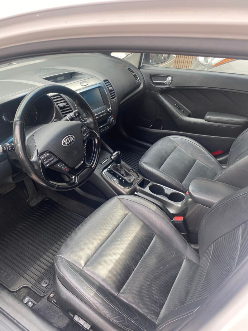 
								2017 Kia Forte EX full									