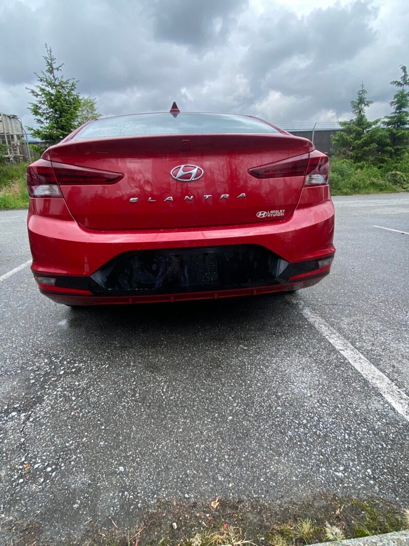 
								Hyundai Elantra SEL full									