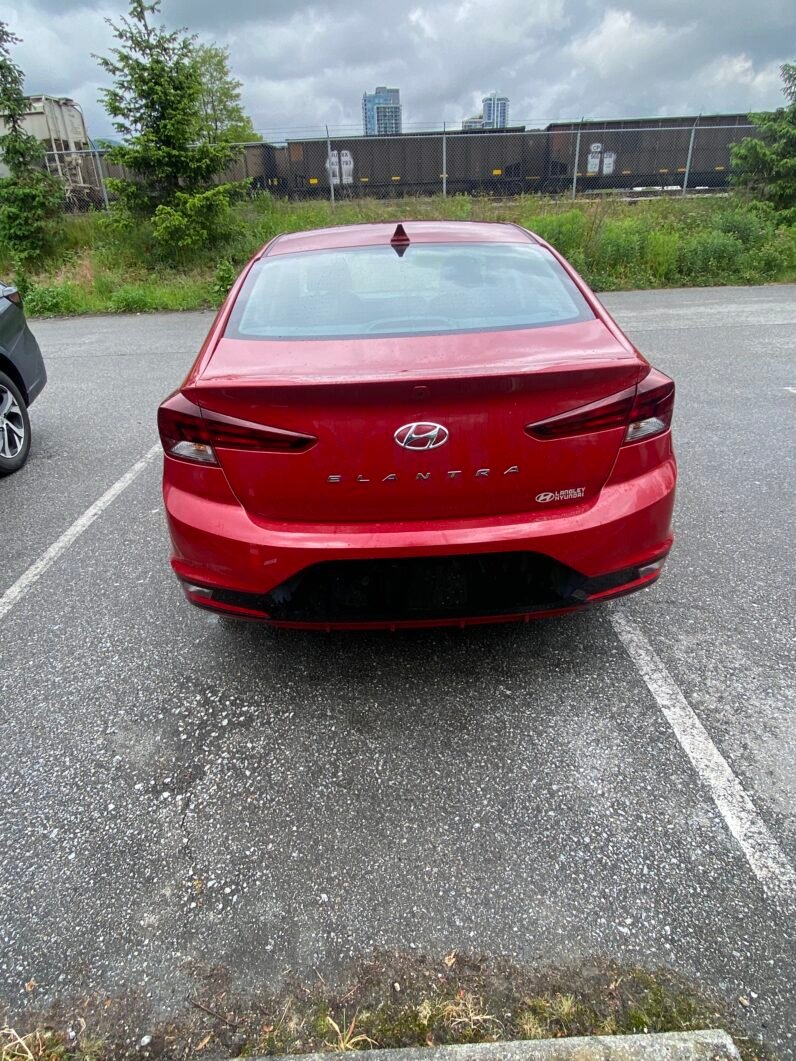 
								Hyundai Elantra SEL full									