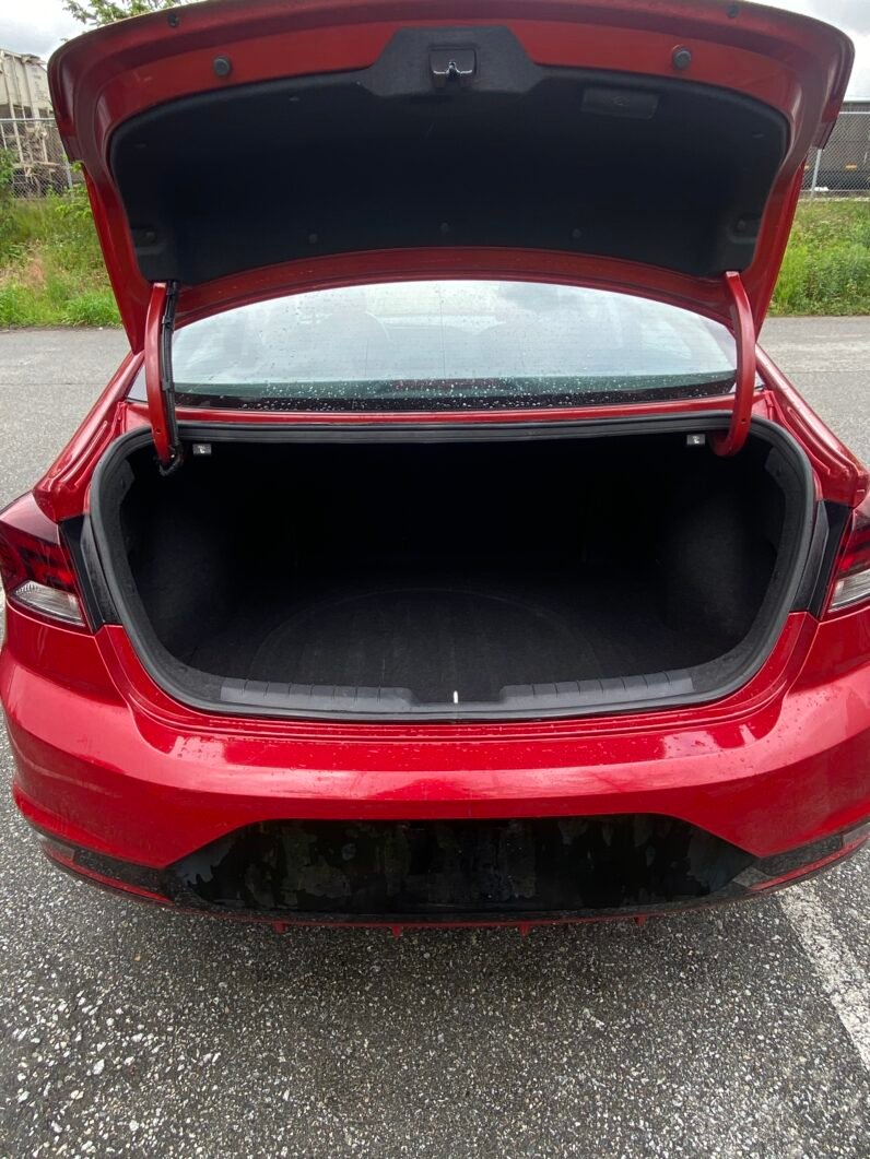 
								Hyundai Elantra SEL full									