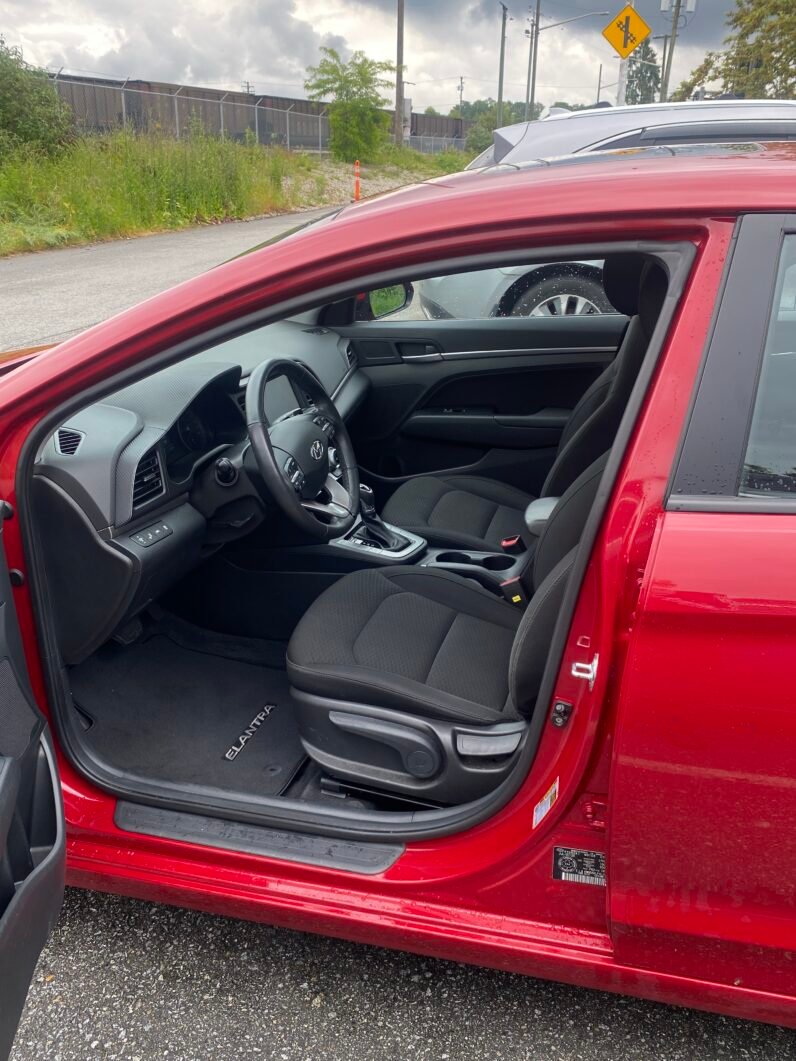 
								Hyundai Elantra SEL full									