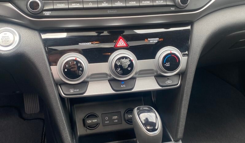 
								Hyundai Elantra SEL full									