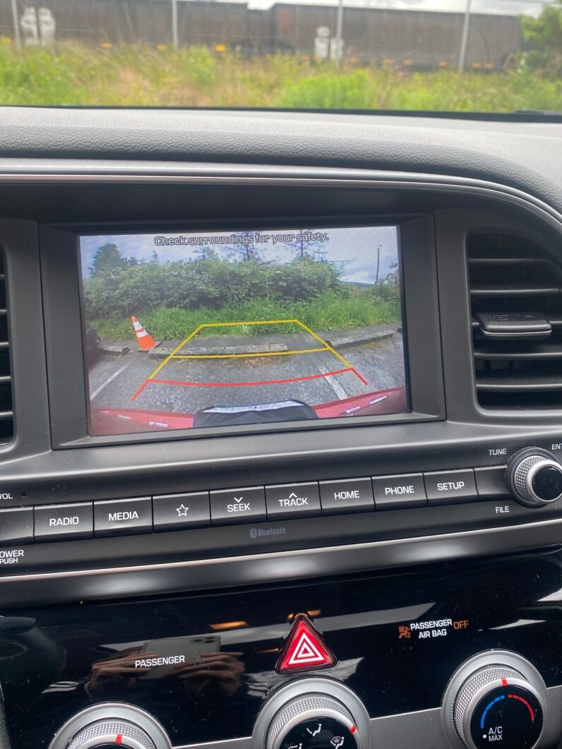 
								Hyundai Elantra SEL full									