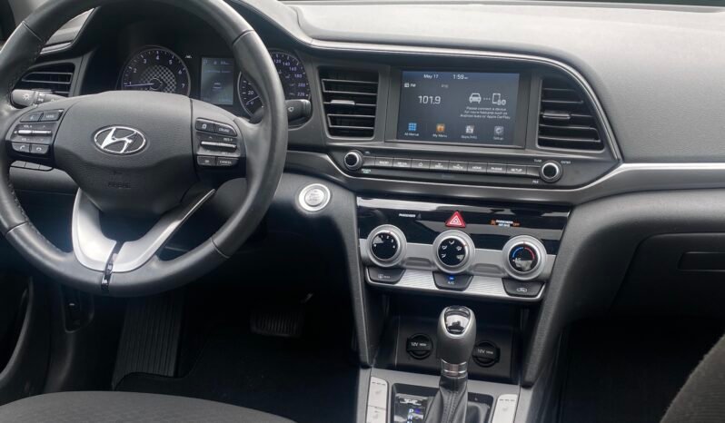 
								Hyundai Elantra SEL full									