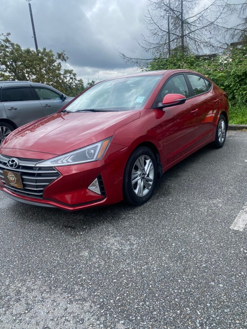
								Hyundai Elantra SEL full									