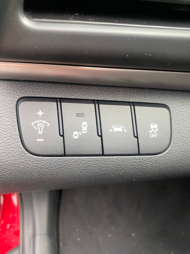 
								Hyundai Elantra SEL full									