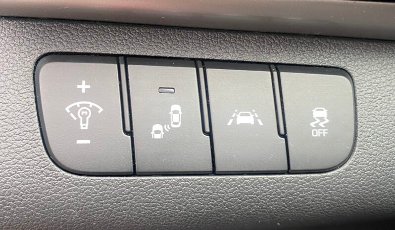 
								Hyundai Elantra SEL full									