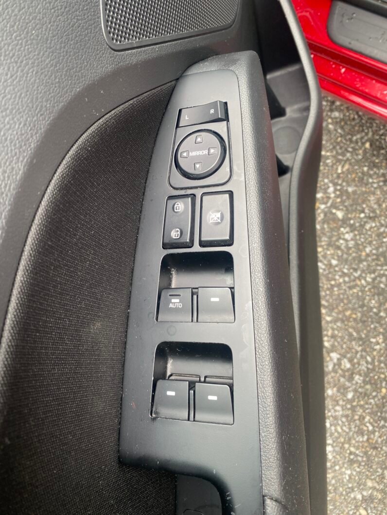 
								Hyundai Elantra SEL full									