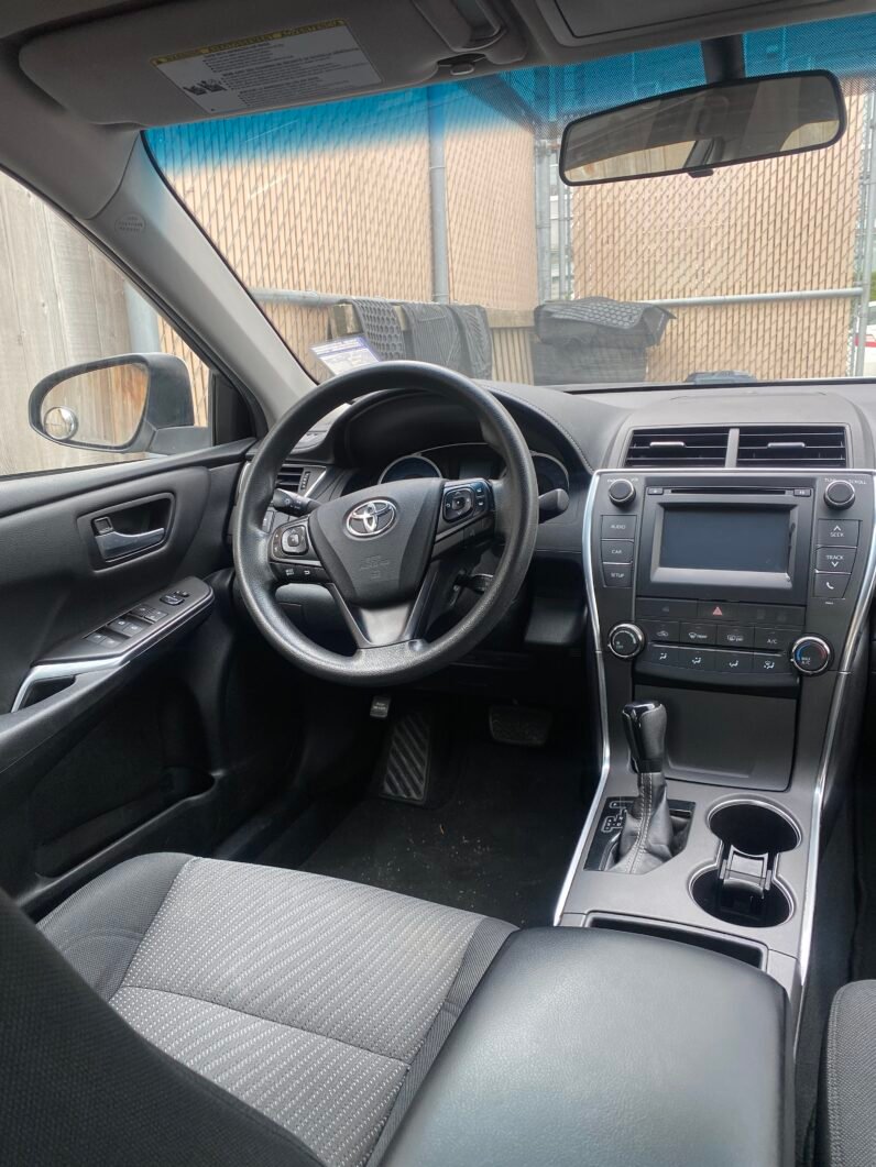 
								Toyota Camry LE full									