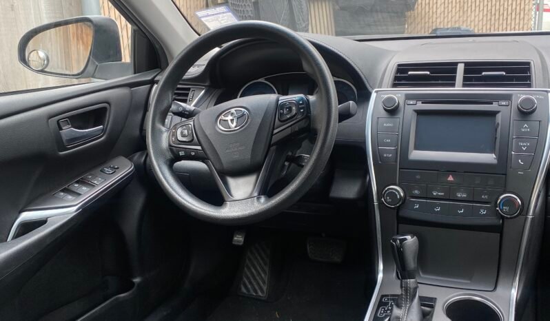 
								Toyota Camry LE full									
