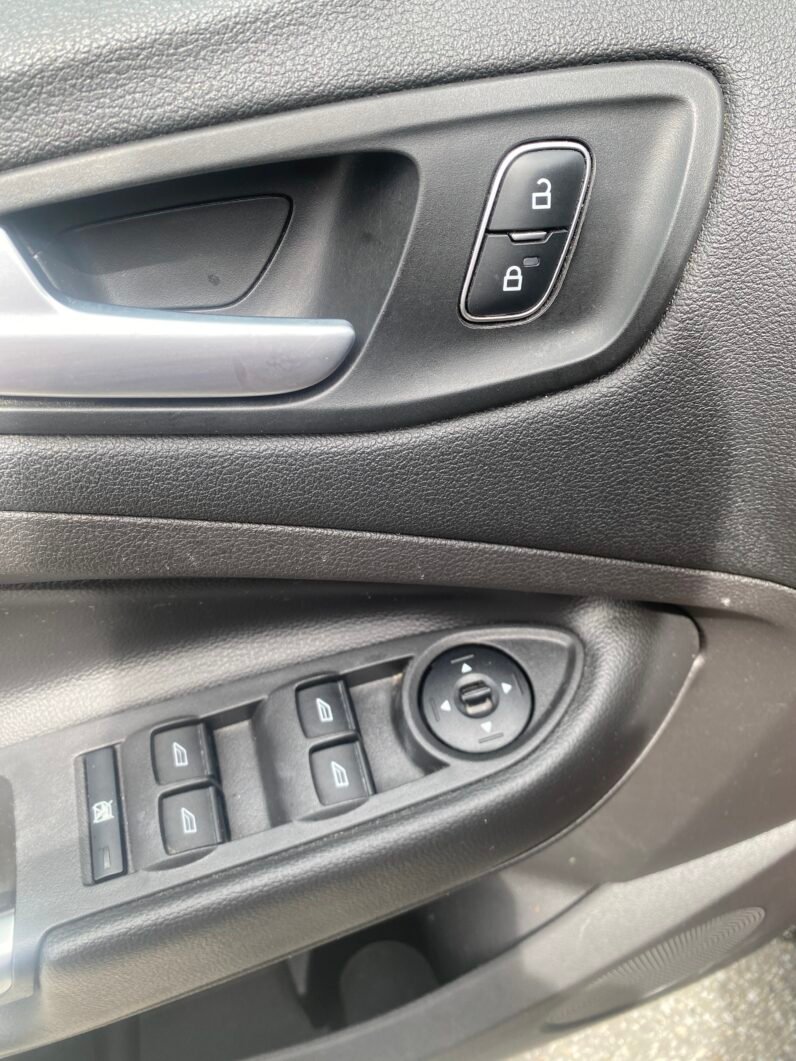 
								2018 FORD ESCAPE SE full									