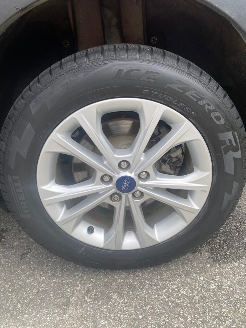
								2018 FORD ESCAPE SE full									