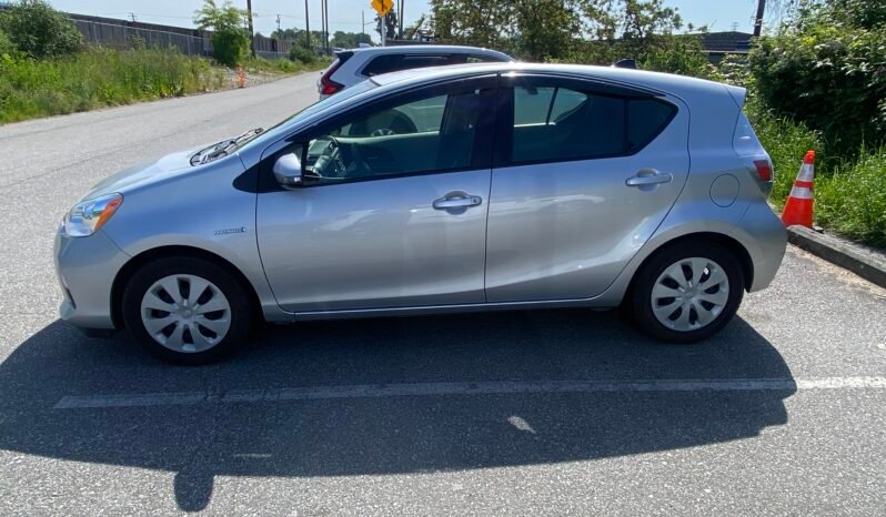 
								2014 Toyota Prius C full									