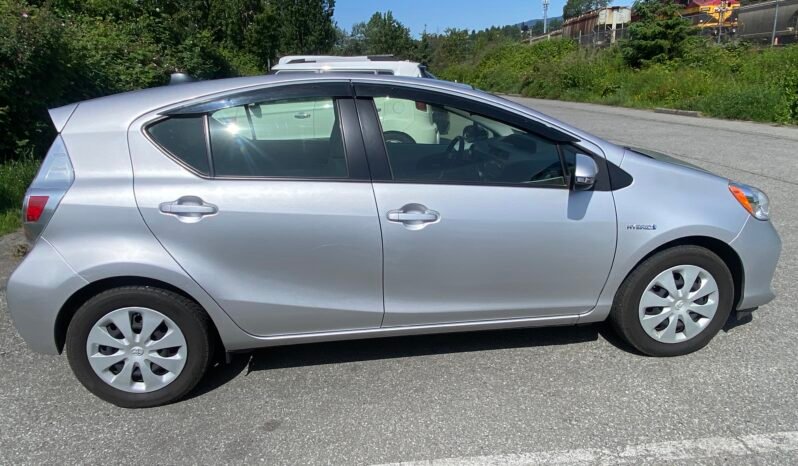 
								2014 Toyota Prius C full									