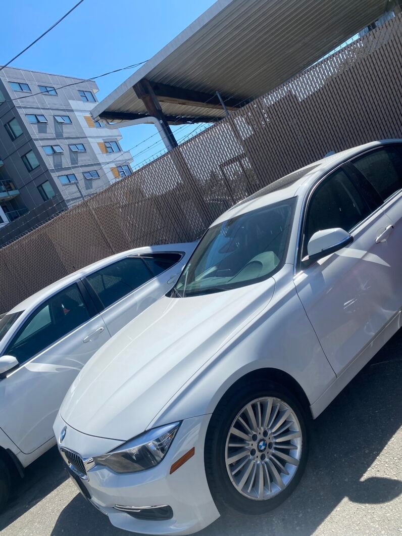 
								2015 BMW 320i xDrive full									