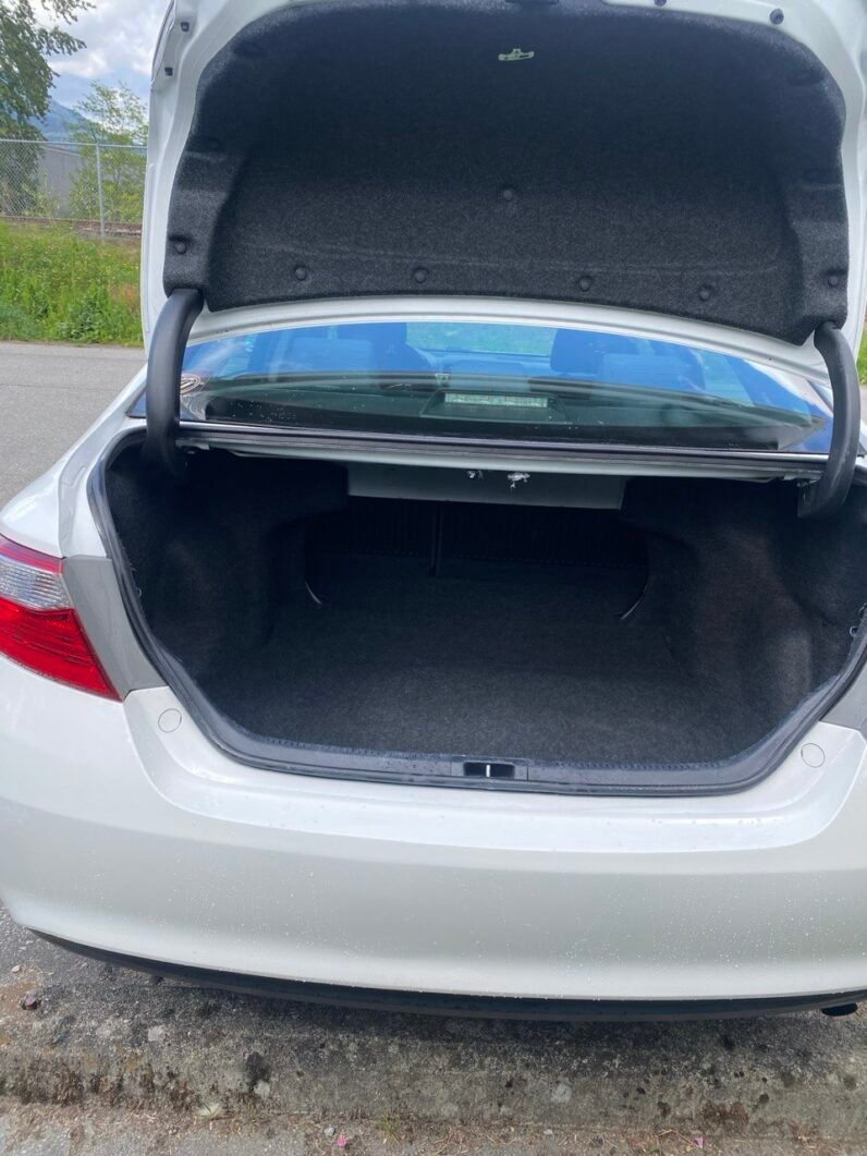 
								Toyota Camry LE full									