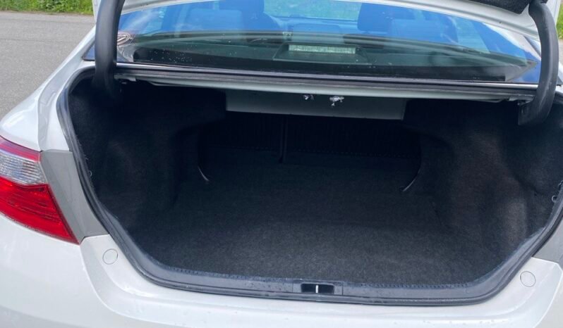 
								Toyota Camry LE full									