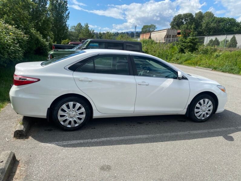 
								Toyota Camry LE full									