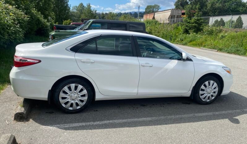
								Toyota Camry LE full									