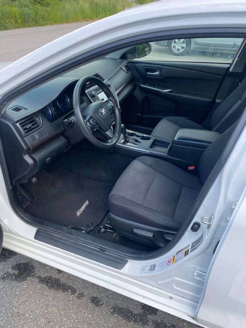 
								Toyota Camry LE full									