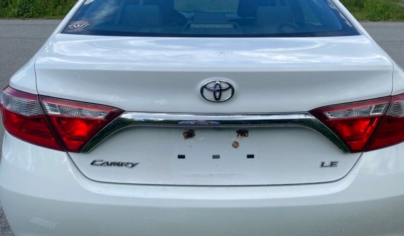 
								Toyota Camry LE full									