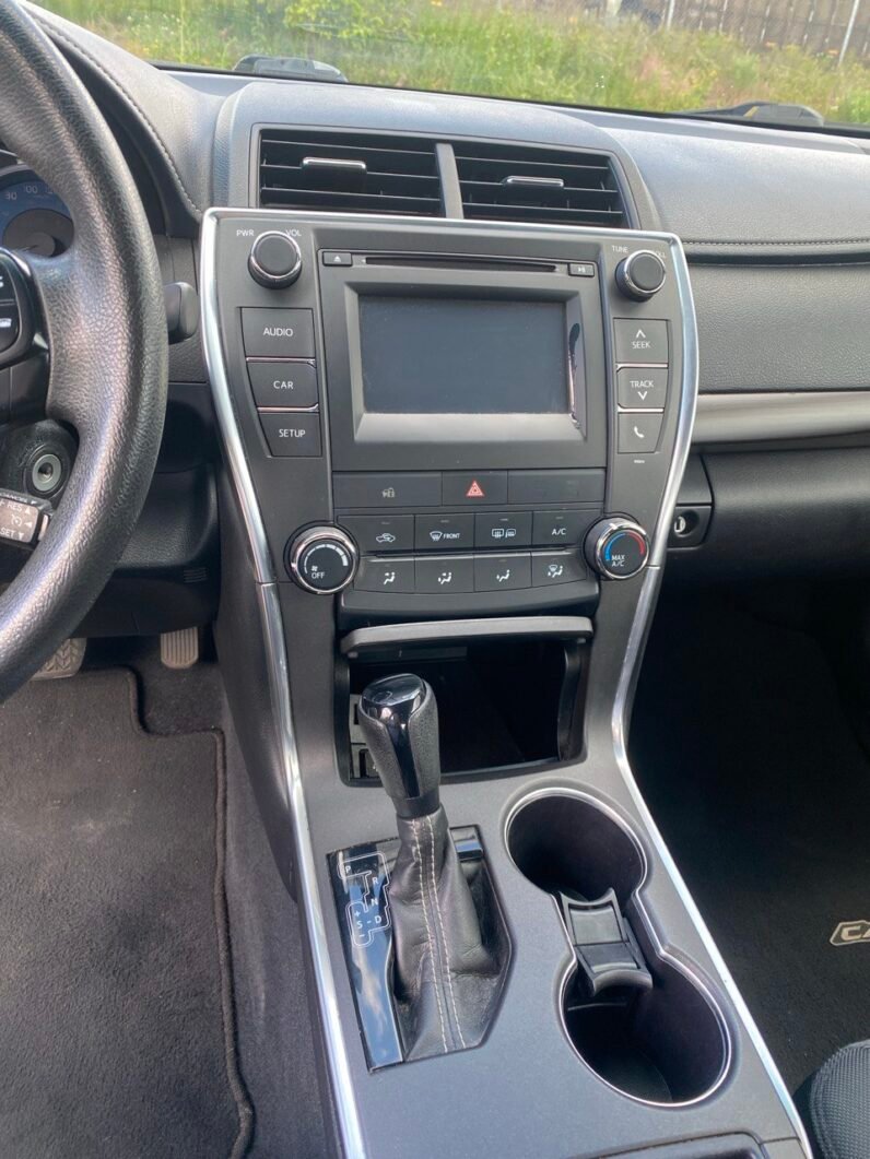 
								Toyota Camry LE full									