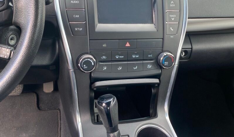 
								Toyota Camry LE full									