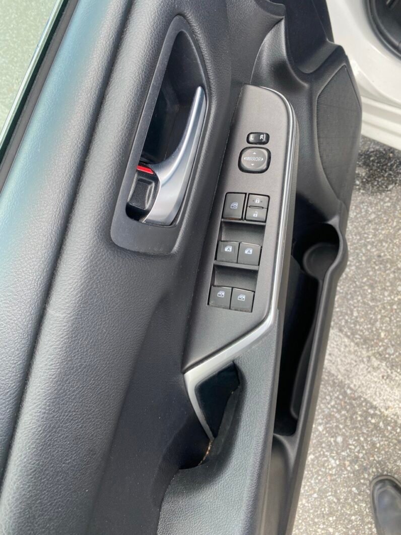 
								Toyota Camry LE full									