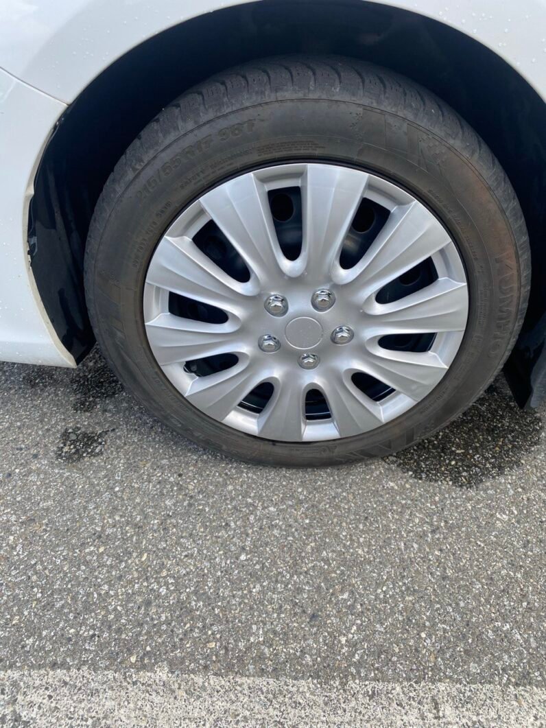 
								Toyota Camry LE full									