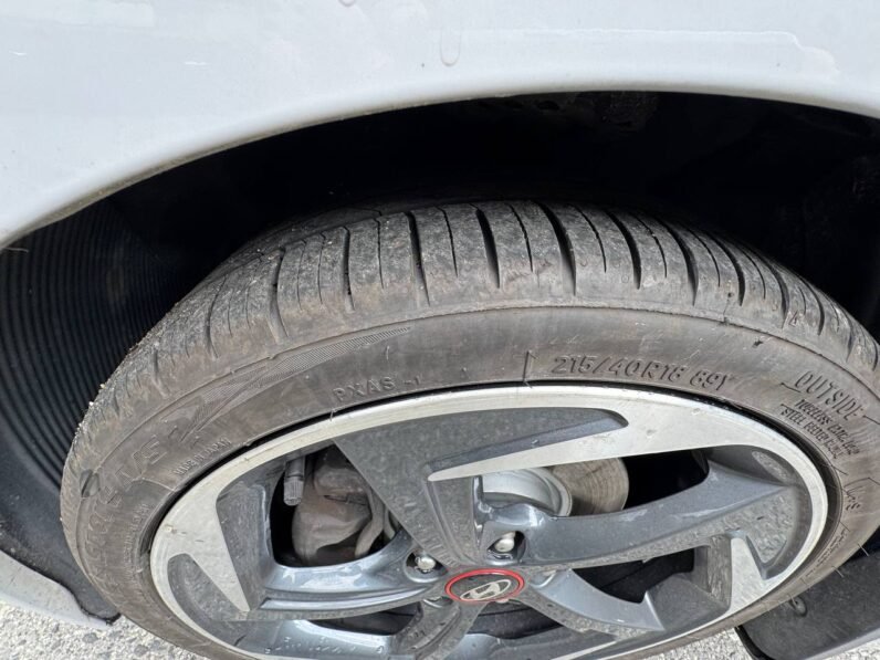 
								2014 Hyundai Veloster Turbo full									