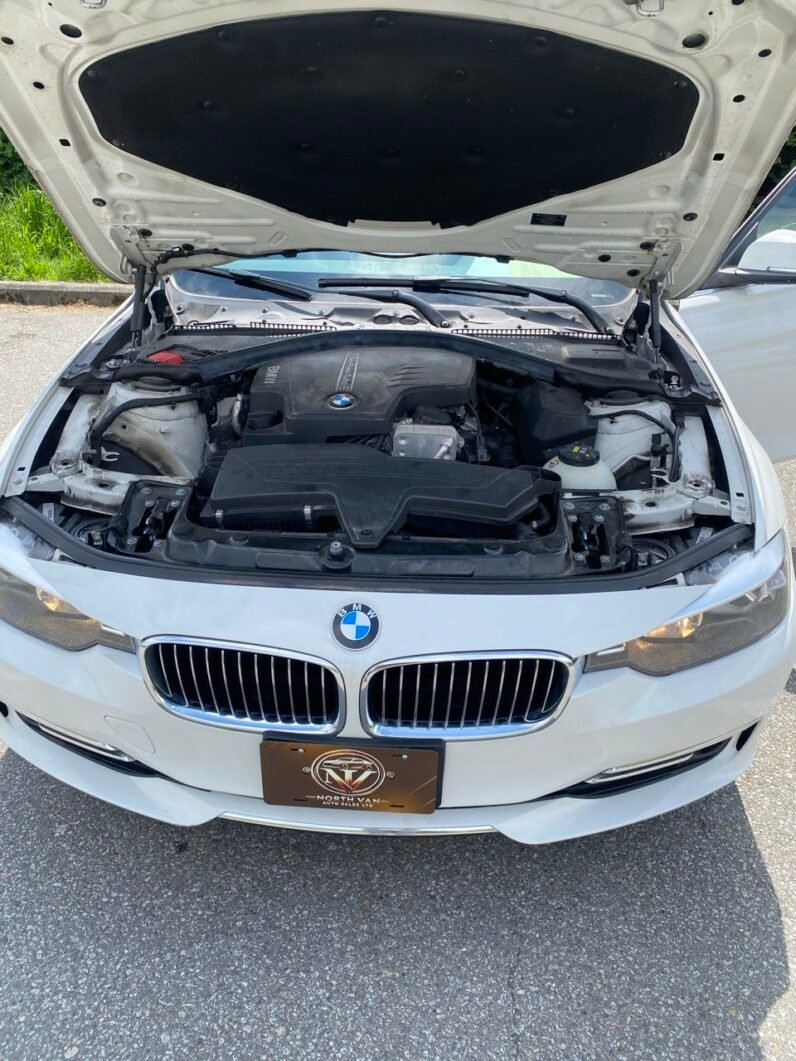 
								2015 BMW 320i xDrive full									