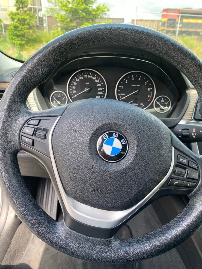 
								2015 BMW 320i xDrive full									