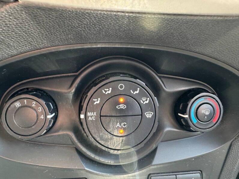 
								2012 Ford Fiesta SES full									