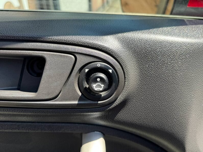 
								2012 Ford Fiesta SES full									