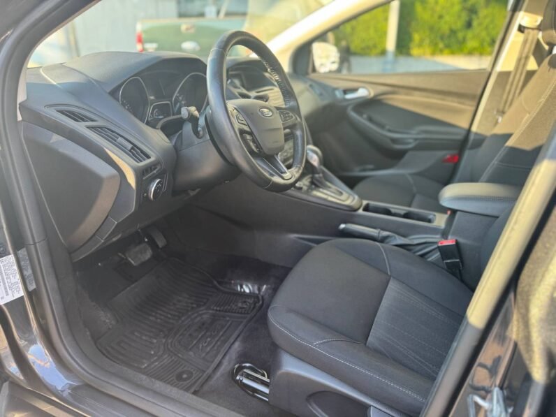 
								2017 Ford Focus SE full									