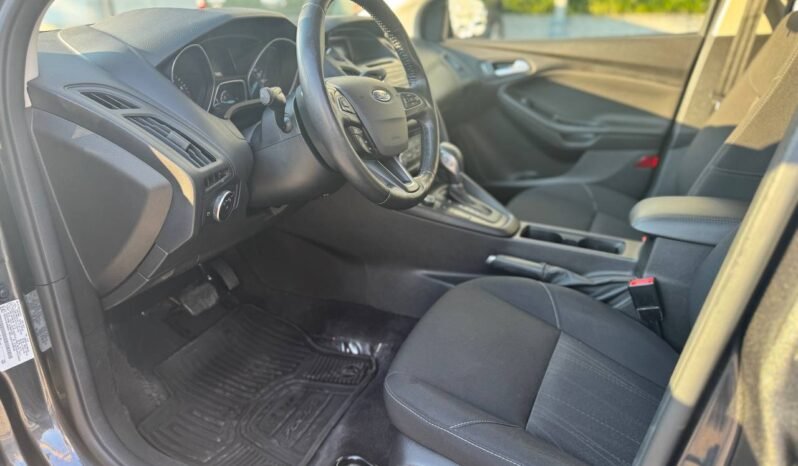 
								2017 Ford Focus SE full									