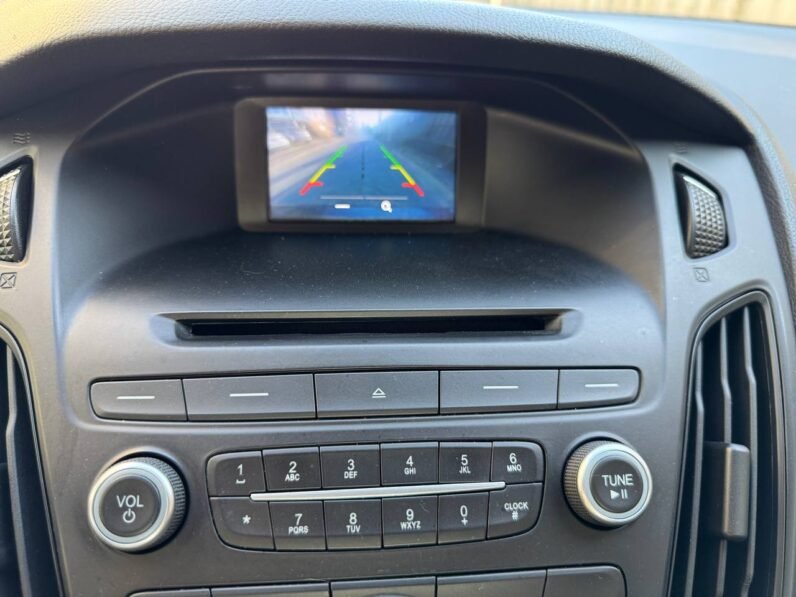 
								2017 Ford Focus SE full									