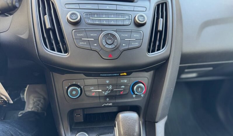 
								2017 Ford Focus SE full									