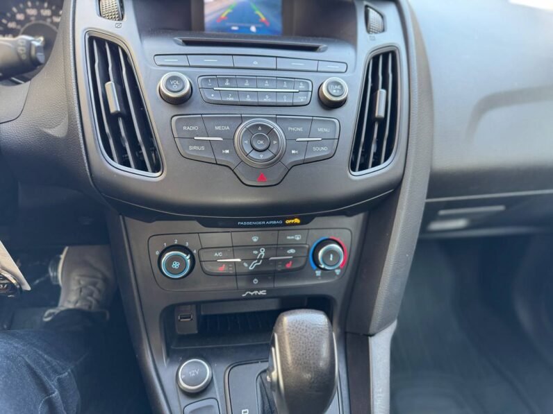 
								2017 Ford Focus SE full									