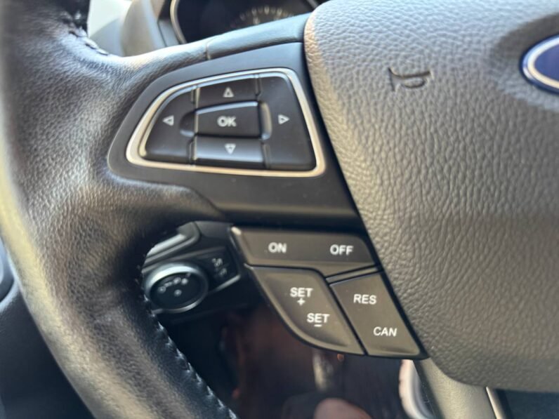 
								2017 Ford Focus SE full									