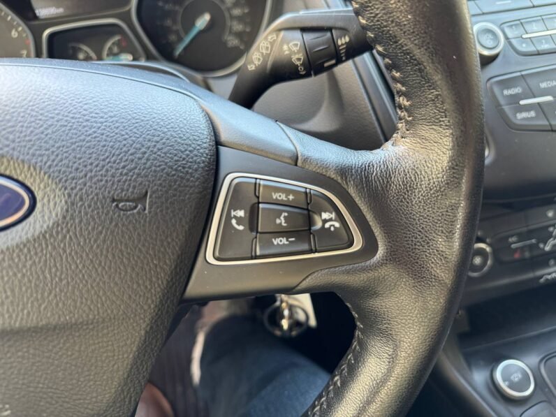 
								2017 Ford Focus SE full									