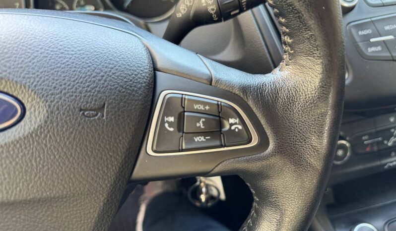 
								2017 Ford Focus SE full									